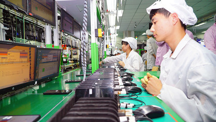 走進(jìn)小米富士康工廠 探秘小米9從無(wú)到有的整個(gè)過程